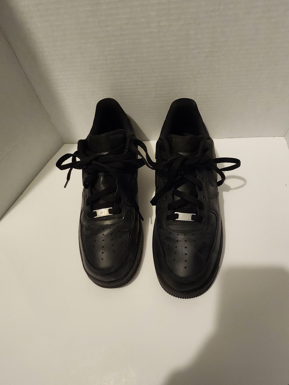 Nike Men's Black Low-Top Leather Sneakers